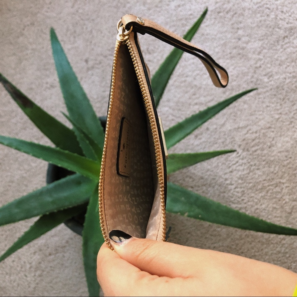 ❌SOLD❌ Kate spade wristlet 🌞 - Picture 3 of 6